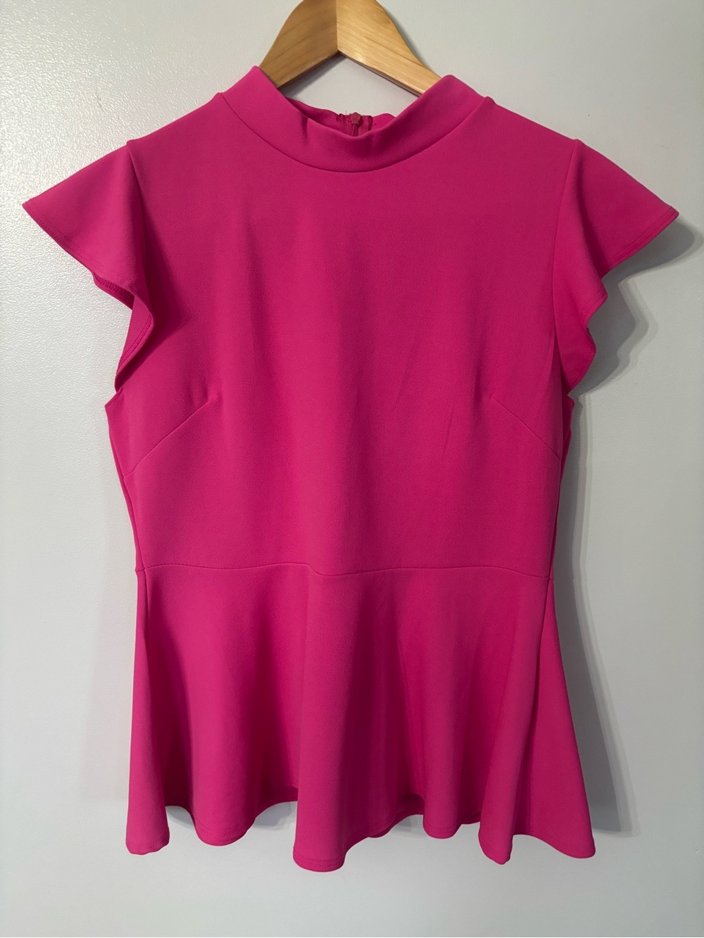 NWT 2hearts Women’s Pink Flutter Sleeve Peplum Top